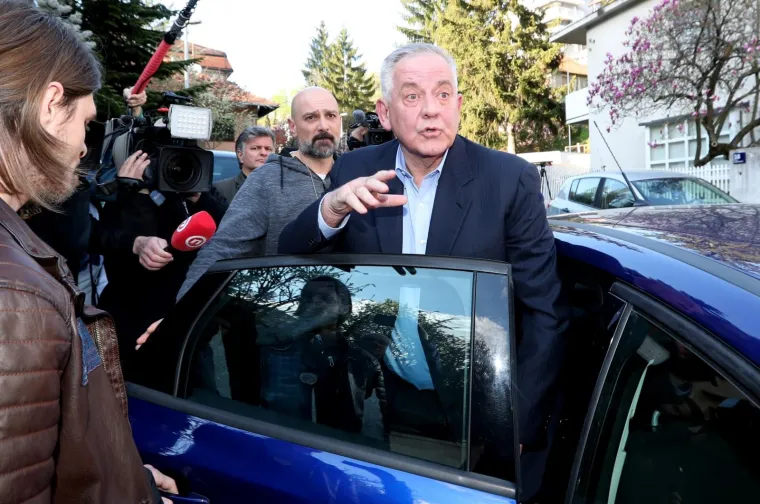 FOTOGALERIJA: Ivo Sanader u pratnji policije odlazi u zatvor Remetinec