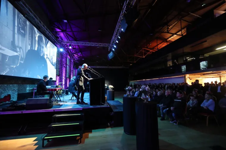 Komemoracija za Alena Balena: Od omiljenog radijskog voditelja oprostili su se kolege, prijatelji, glazbenici...