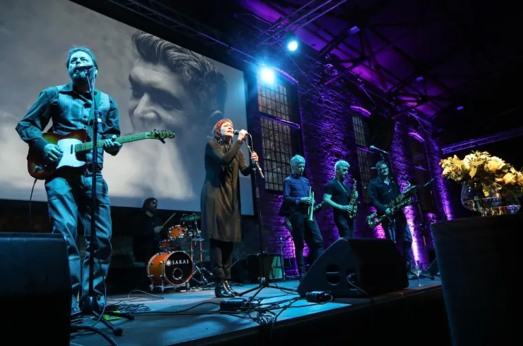 Komemoracija za Alena Balena: Od omiljenog radijskog voditelja oprostili su se kolege, prijatelji, glazbenici...