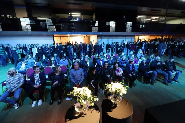 Komemoracija za Alena Balena: Od omiljenog radijskog voditelja oprostili su se kolege, prijatelji, glazbenici...