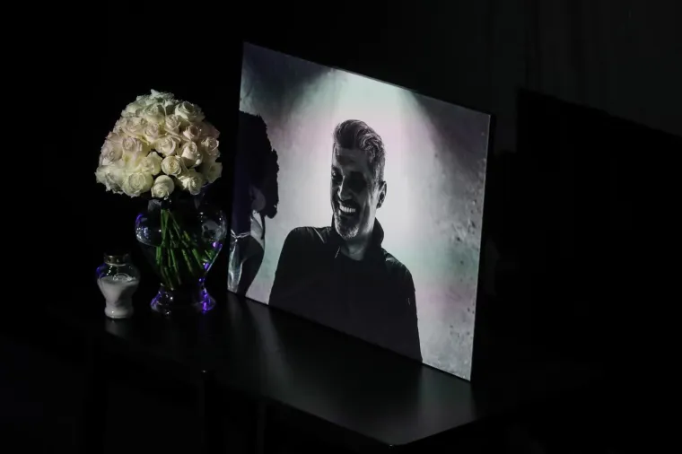 Komemoracija za Alena Balena: Od omiljenog radijskog voditelja oprostili su se kolege, prijatelji, glazbenici...