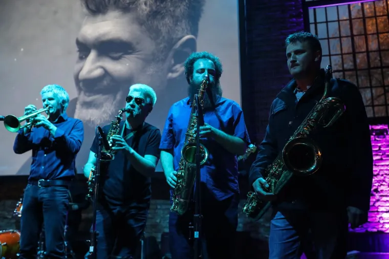 Komemoracija za Alena Balena: Od omiljenog radijskog voditelja oprostili su se kolege, prijatelji, glazbenici...