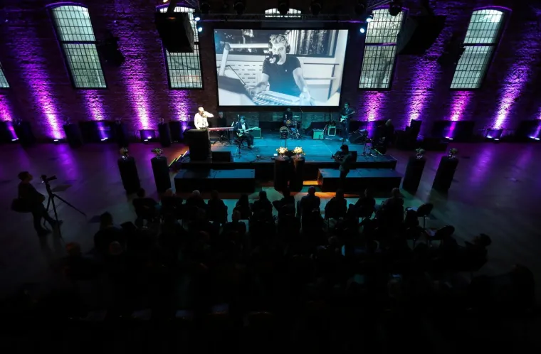 Komemoracija za Alena Balena: Od omiljenog radijskog voditelja oprostili su se kolege, prijatelji, glazbenici...