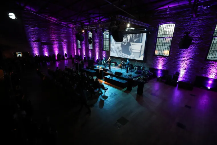 Komemoracija za Alena Balena: Od omiljenog radijskog voditelja oprostili su se kolege, prijatelji, glazbenici...