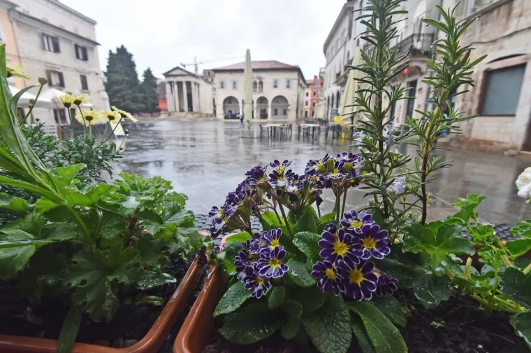Ki&scaron;a od jutra pada u Puli. Meteorolozi su za popodnevne sate najavili razvedravanje.