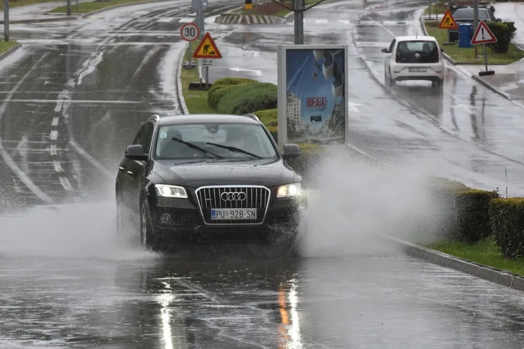 Ki&scaron;a od jutra pada u Puli. Meteorolozi su za popodnevne sate najavili razvedravanje.