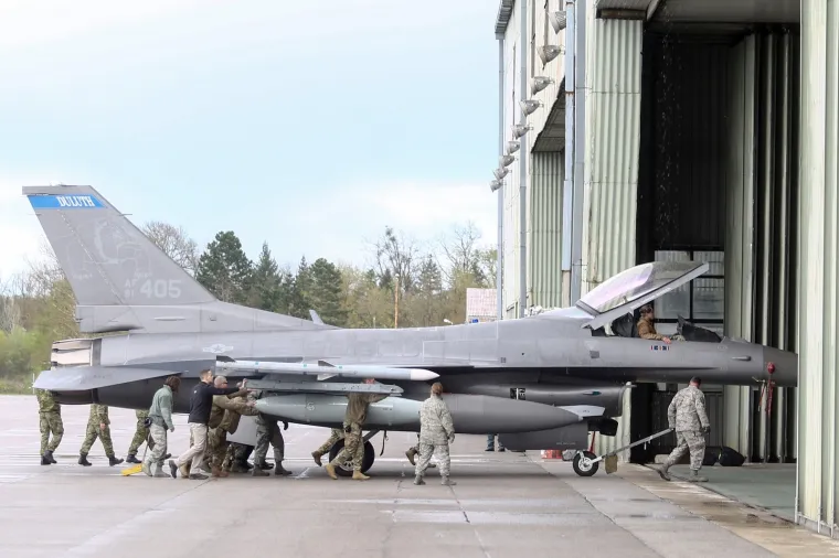Američki vojni zrakoplovi F-16 sletjeli u vojarnu na Plesu