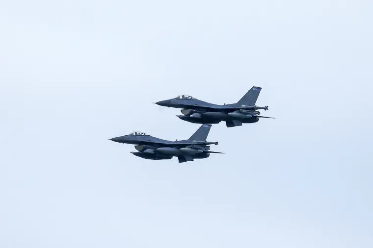 Američki vojni zrakoplovi F-16 sletjeli u vojarnu na Plesu