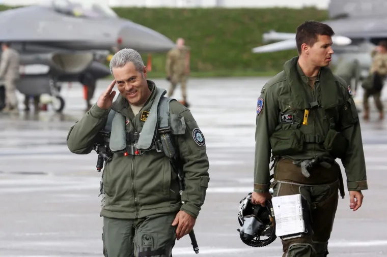 Američki vojni zrakoplovi F-16 sletjeli u vojarnu na Plesu