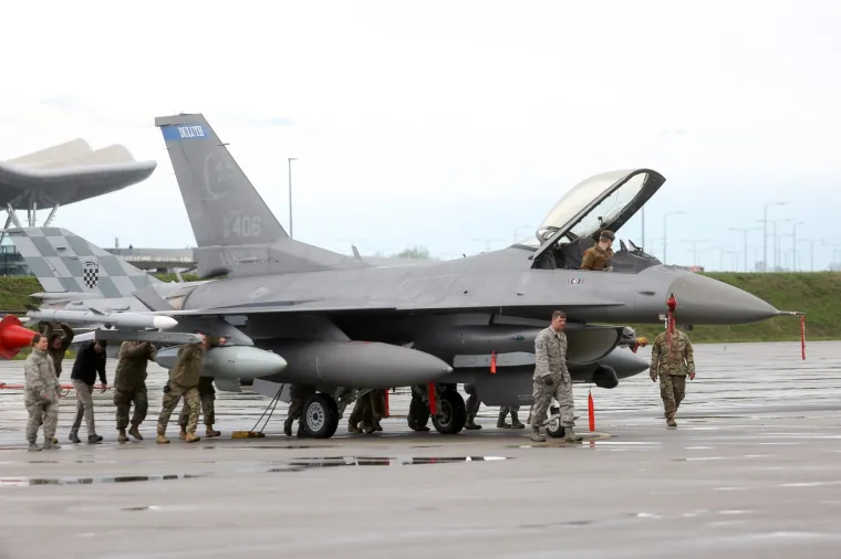 Američki vojni zrakoplovi F-16 sletjeli u vojarnu na Plesu