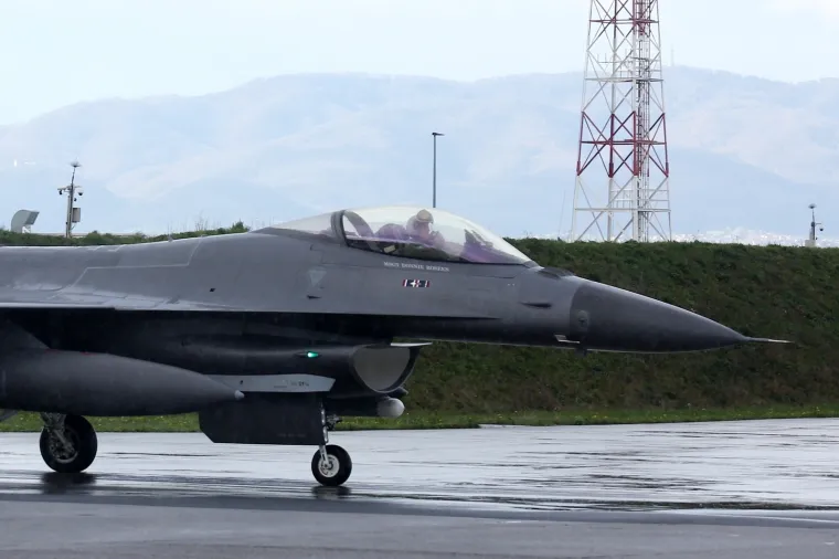 Američki vojni zrakoplovi F-16 sletjeli u vojarnu na Plesu