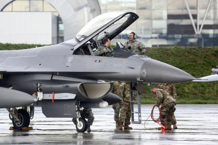 Američki vojni zrakoplovi F-16 sletjeli u vojarnu na Plesu