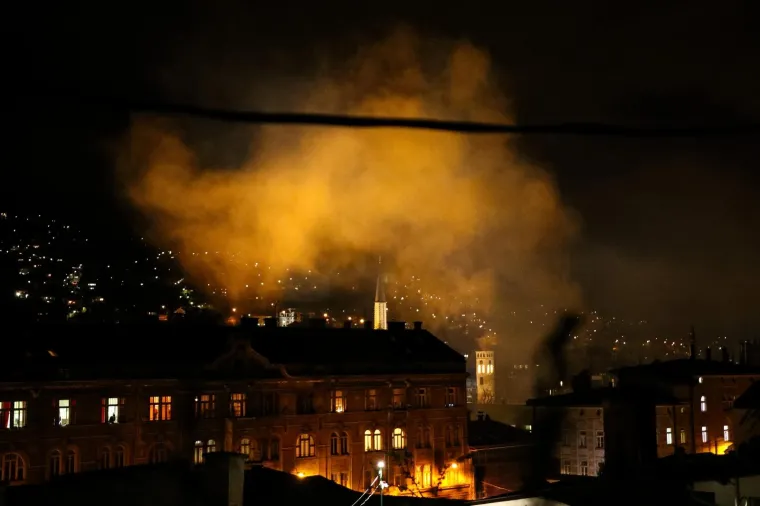 Požar na Ba&scaron;čar&scaron;iji! U srcu stare sarajevske čar&scaron;ije zapalila se čevabdžinica