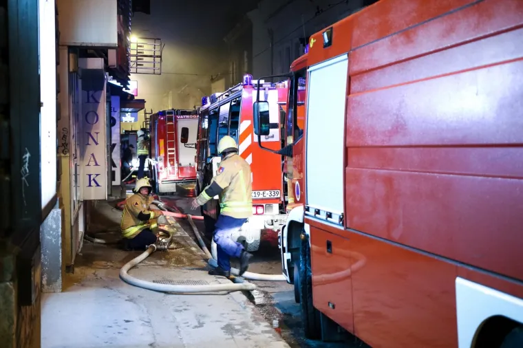 Požar na Ba&scaron;čar&scaron;iji! U srcu stare sarajevske čar&scaron;ije zapalila se čevabdžinica