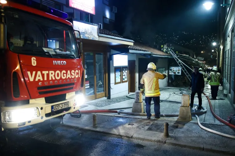 Požar na Ba&scaron;čar&scaron;iji! U srcu stare sarajevske čar&scaron;ije zapalila se čevabdžinica