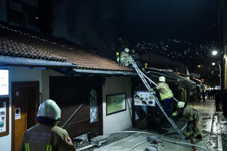 Požar na Ba&scaron;čar&scaron;iji! U srcu stare sarajevske čar&scaron;ije zapalila se čevabdžinica