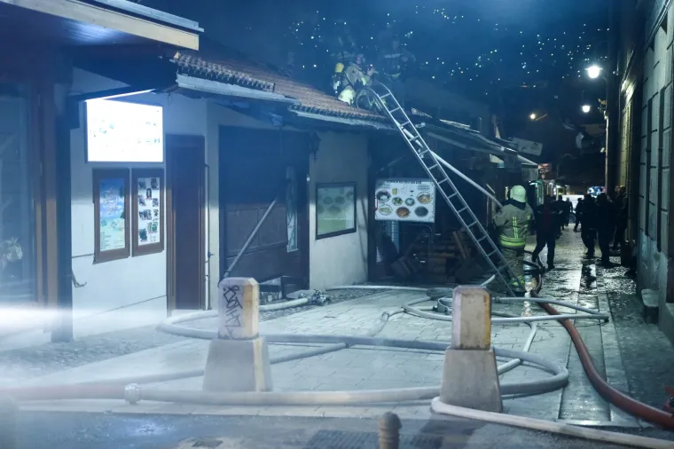 Požar na Ba&scaron;čar&scaron;iji! U srcu stare sarajevske čar&scaron;ije zapalila se čevabdžinica