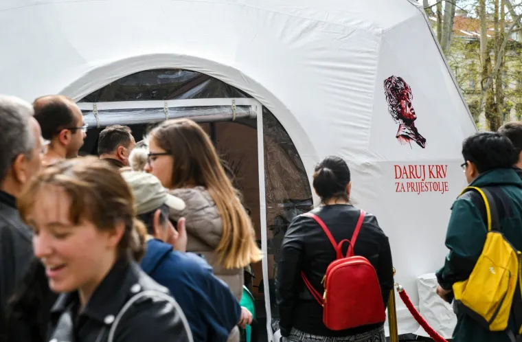 HBO je na zagrebačkom Zrinjevcu organizirao dobrovoljno darivanje krvi pod nazivom "Daruj krv za prijestolje"