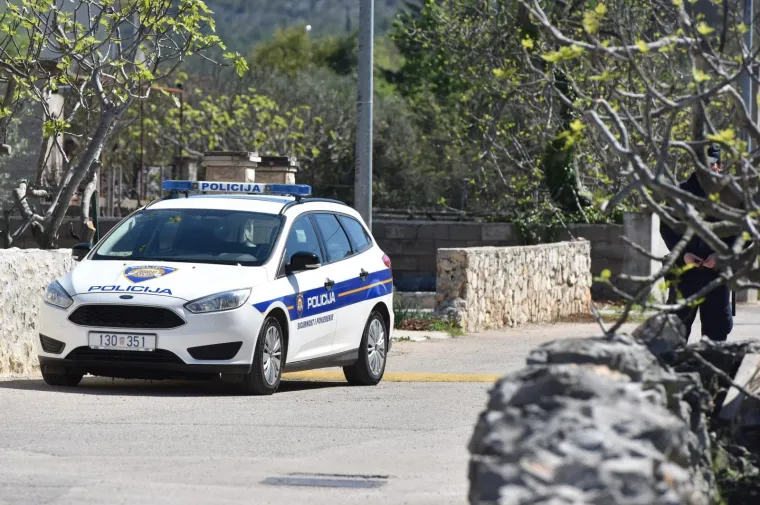 Drama u &Scaron;ibeniku: Ozlijeđen mu&scaron;karac nakon eksplozije u garaži