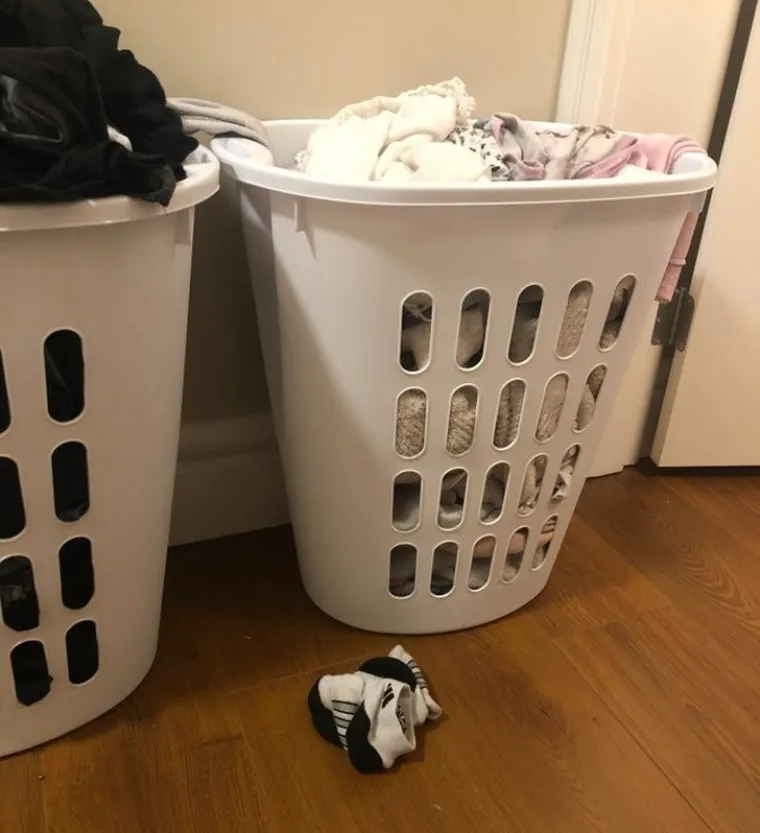 "Ono kad ti muž nije siguran idu li njegove čarape u crno ili u bijelo..."