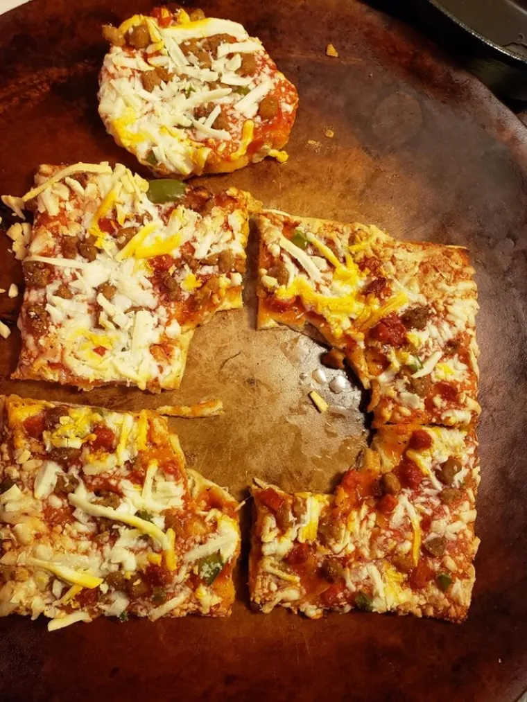 "Suprug me pitao želim li da nareže pizzu u trokute ili kvadrate. Ja sam mu odgovorila - u krugove. I evo &scaron;to sam dobila!"