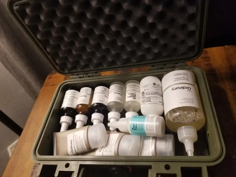 "Mislila sam da je moj muž na odmor ponio neke opasne supstancije, ali ne - ovo su preparati za njegu kože."