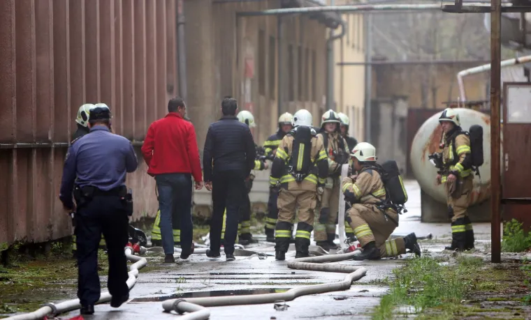 Veliki požar u Dugoj Resi: Gori tvornica pamučne industrije