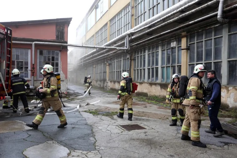 Veliki požar u Dugoj Resi: Gori tvornica pamučne industrije