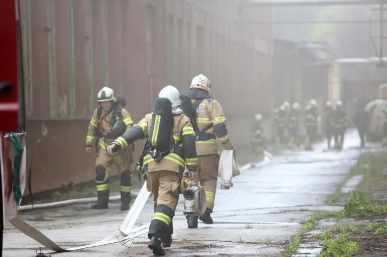 Veliki požar u Dugoj Resi: Gori tvornica pamučne industrije