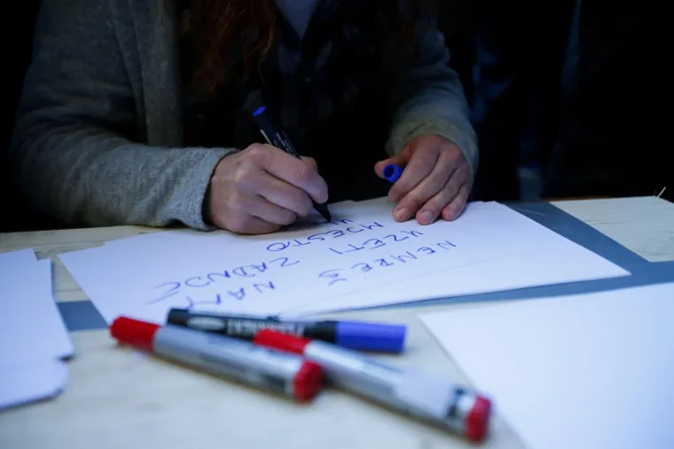 'Neće&scaron;, razbojniče!' Pogledajte poruke koje građani jo&scaron; uvijek ostavljaju kod kina Europa