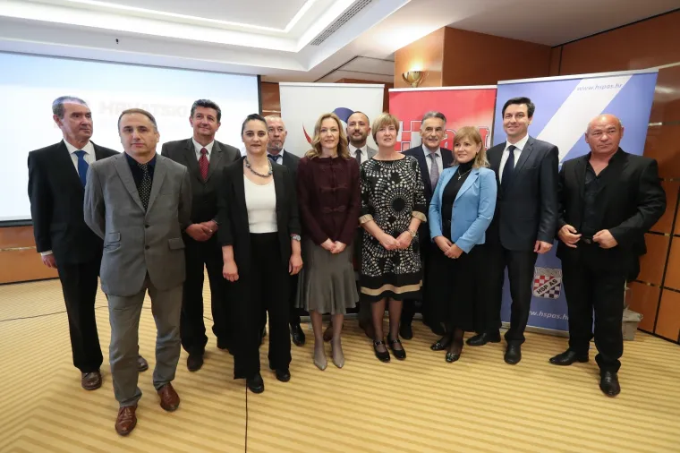 Hrvatska desnica predstavila adute za europske izbore: Ruža Toma&scaron;ić, general i biv&scaron;a časna sestra