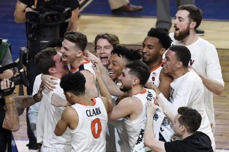 NCAA NUDI POSEBNU DRAŽ: Ovako to izgleda kad te obuzme košarkaško ludilo