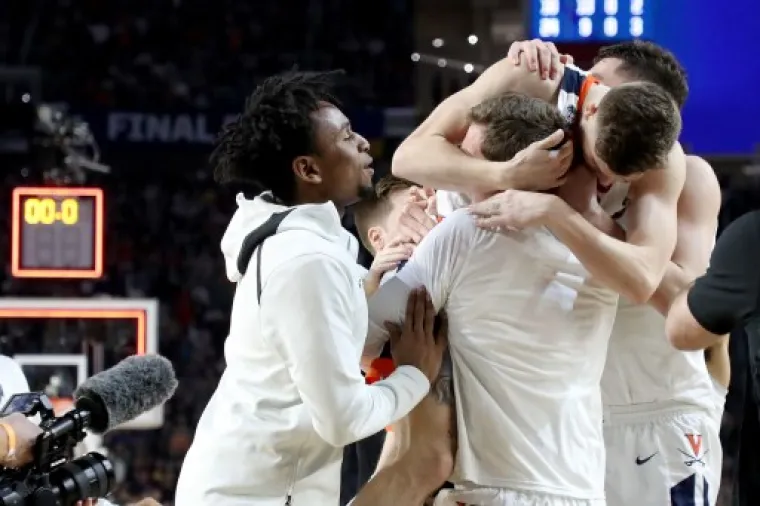NCAA NUDI POSEBNU DRAŽ: Ovako to izgleda kad te obuzme košarkaško ludilo