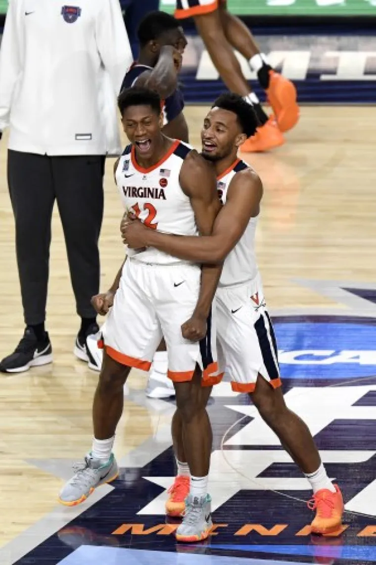 NCAA NUDI POSEBNU DRAŽ: Ovako to izgleda kad te obuzme košarkaško ludilo