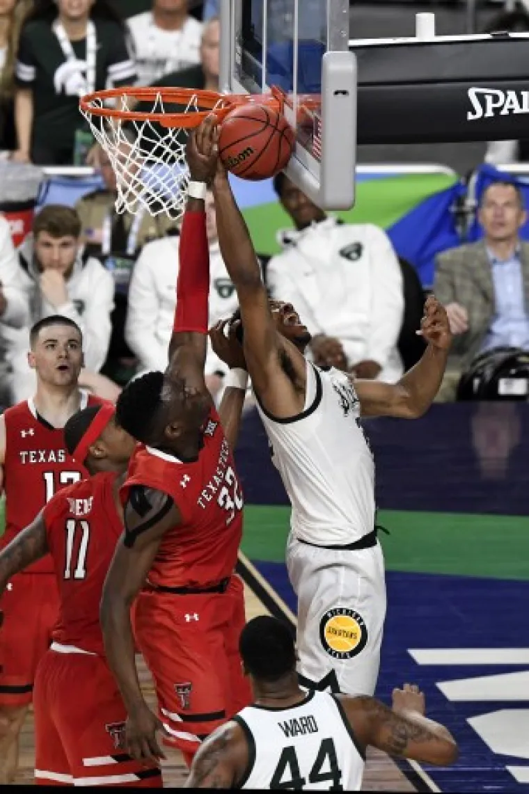 NCAA NUDI POSEBNU DRAŽ: Ovako to izgleda kad te obuzme košarkaško ludilo