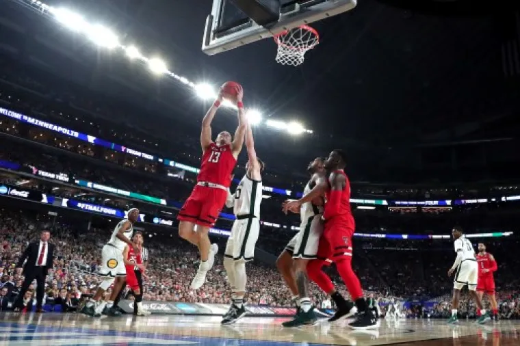NCAA NUDI POSEBNU DRAŽ: Ovako to izgleda kad te obuzme košarkaško ludilo