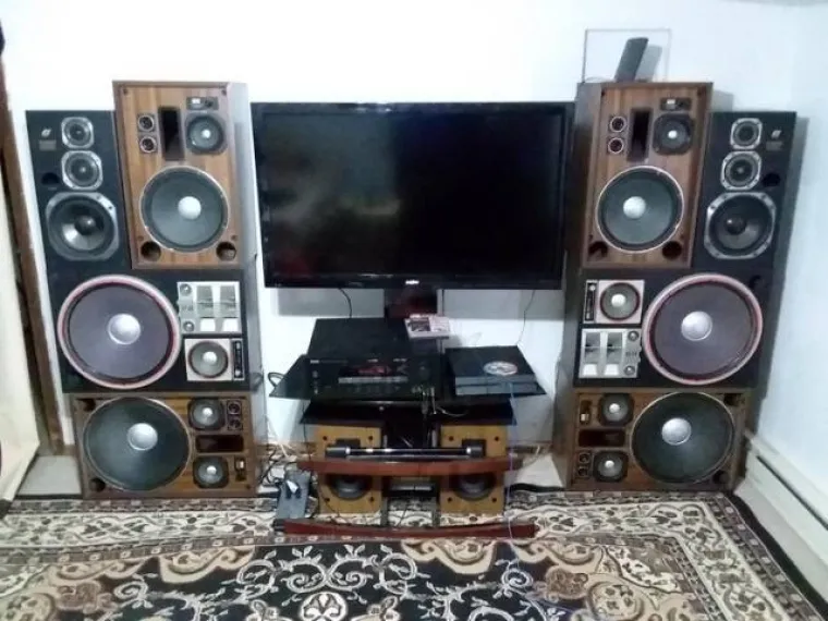 AKO STE MISLILI DA VI IMATE SUSJEDE IZ PAKLA, POGLEDAJTE TEK NJIHOVE: Javno se požalili stvarima koje moraju trpjeti