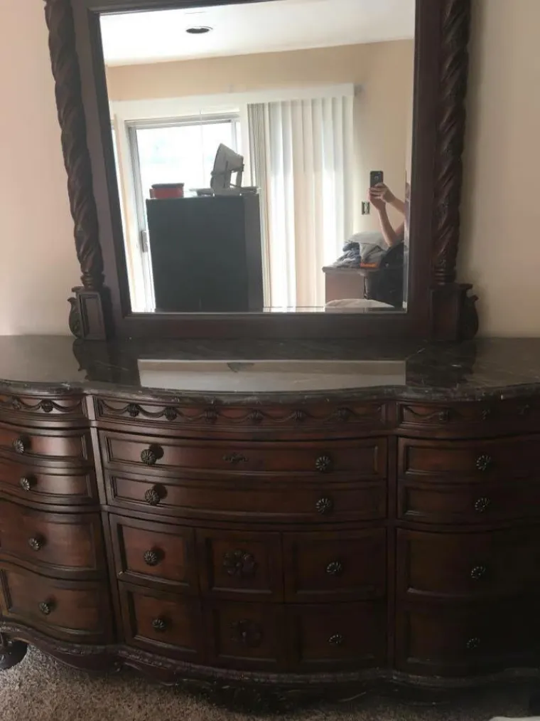 30 urnebesnih slika ljudi koji poku&scaron;avaju prodati svoja zrcala na Facebooku