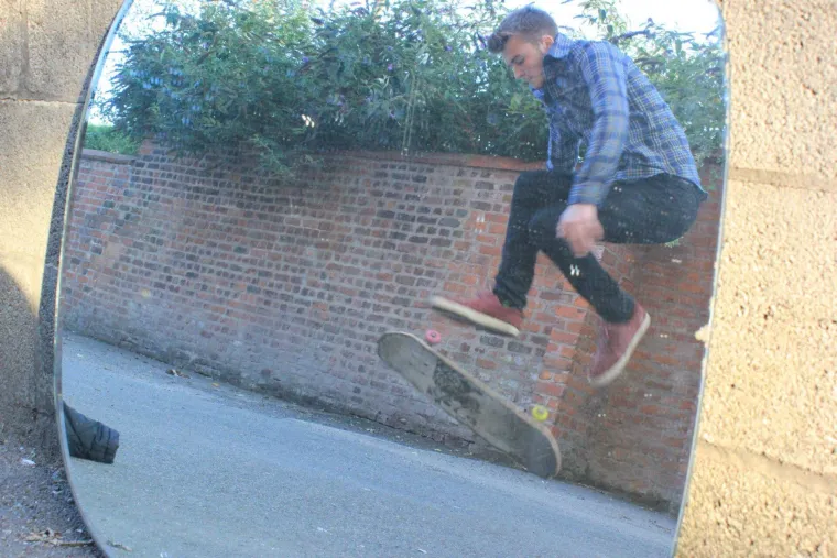 30 urnebesnih slika ljudi koji poku&scaron;avaju prodati svoja zrcala na Facebooku