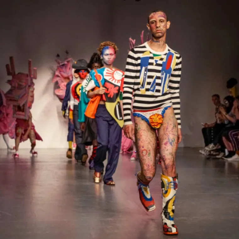 EVO KAKO DIZAJNERI MISLE DA BI MU&Scaron;KARAC TREBAO IZGLEDATI: Oni sretniji dobili su haljine...