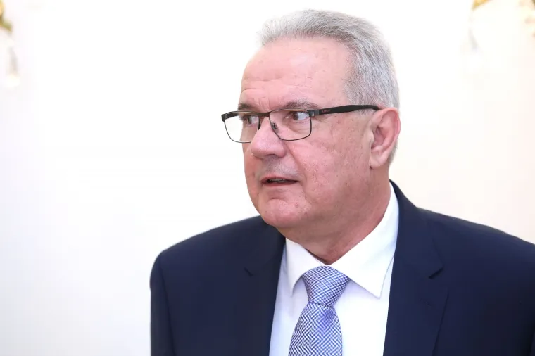 Iako je bio prvi na listi SDP-a, aktualni povjerenik u Europskoj komisiji Neven Mimica, po preferencijalnim glasovima bio je iza Picule i Pupovca. Dobio ih je 22 450.