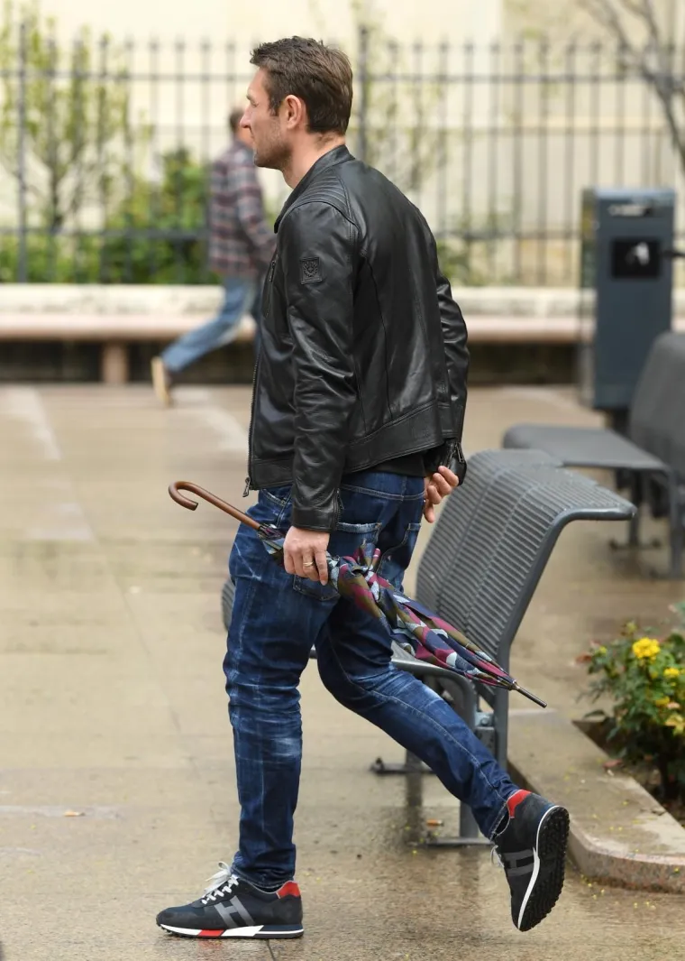 Brat ga počastio slobodnim danom? Robert Kovač u šetnji Zagrebom