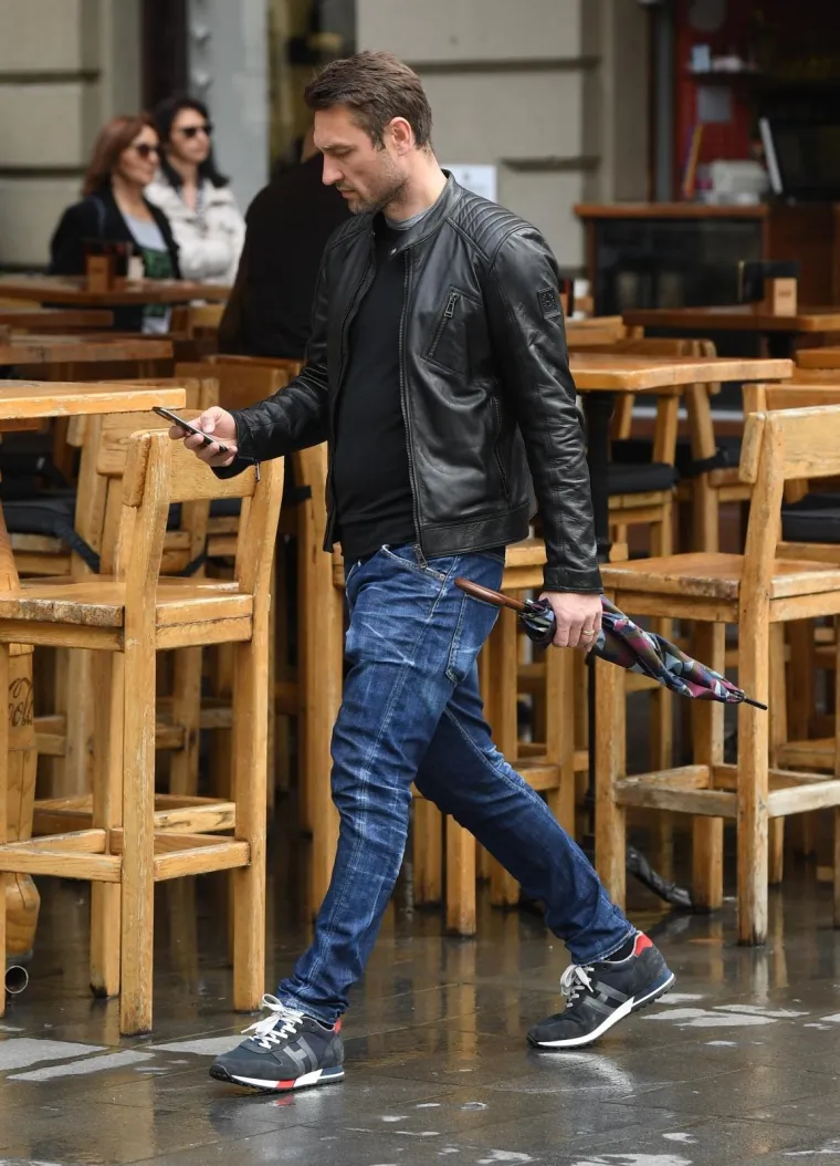 Brat ga počastio slobodnim danom? Robert Kovač u šetnji Zagrebom