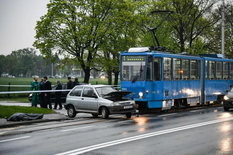 Prometna nesreca osobnog vozila i tramvaja na krizanju Svetosimunske i Maksimirske sa smrtno stradalom osobom. Photo: Josip Regovic/PIXSELL
