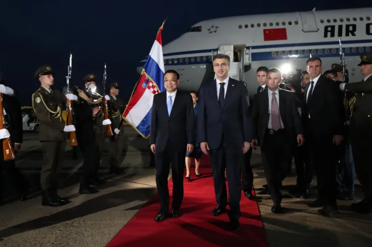 KINESKI PREMIJER S DELEGACIJOM OD 250 LJUDI SLETIO U HRVATSKU: Dočekao ga premijer Andrej Plenković