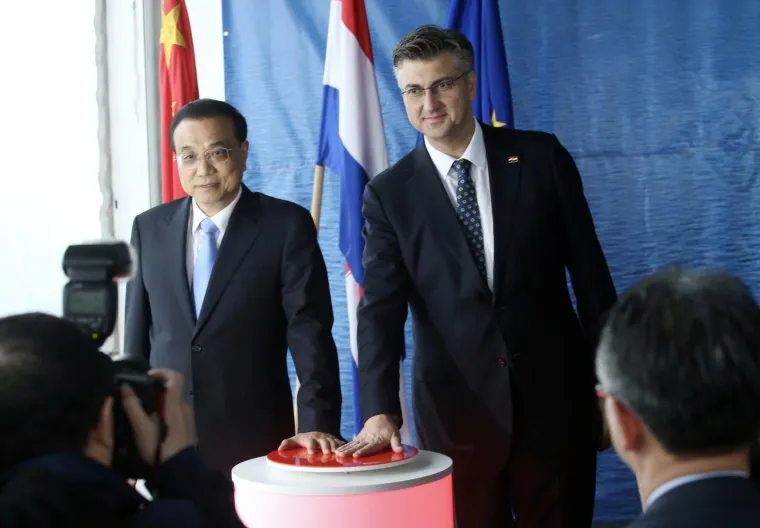 Plenković i kineski premijer na gradili&scaron;tu Pelje&scaron;kog mosta: Pritisnuli 'lažni gumb' pa oti&scaron;li na domjenak
