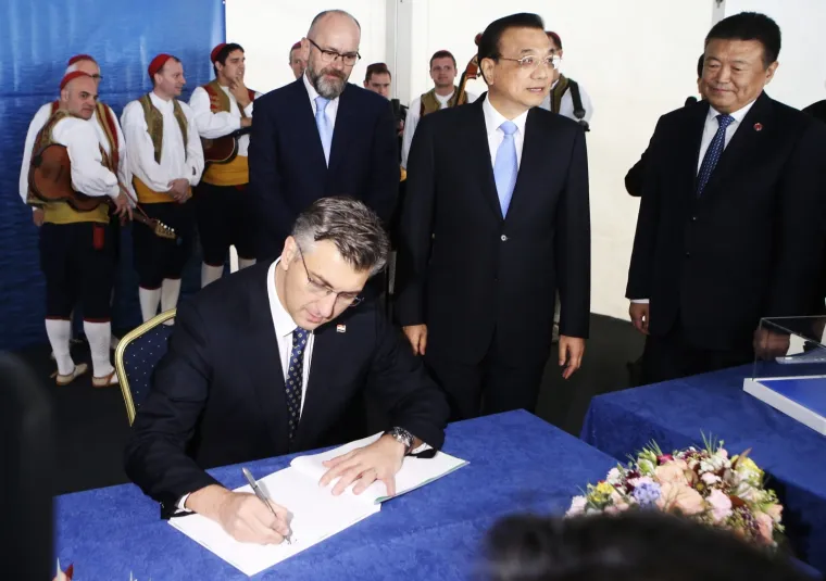 Plenković i kineski premijer na gradili&scaron;tu Pelje&scaron;kog mosta: Pritisnuli 'lažni gumb' pa oti&scaron;li na domjenak