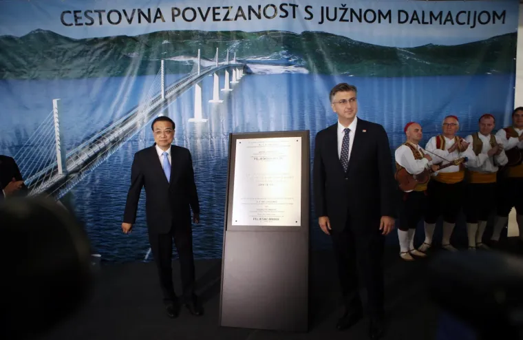 Plenković i kineski premijer na gradili&scaron;tu Pelje&scaron;kog mosta: Pritisnuli 'lažni gumb' pa oti&scaron;li na domjenak