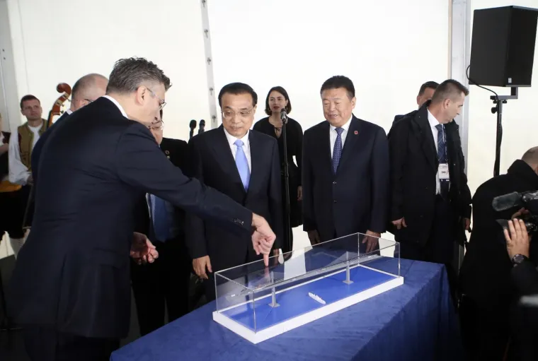 Plenković i kineski premijer na gradili&scaron;tu Pelje&scaron;kog mosta: Pritisnuli 'lažni gumb' pa oti&scaron;li na domjenak