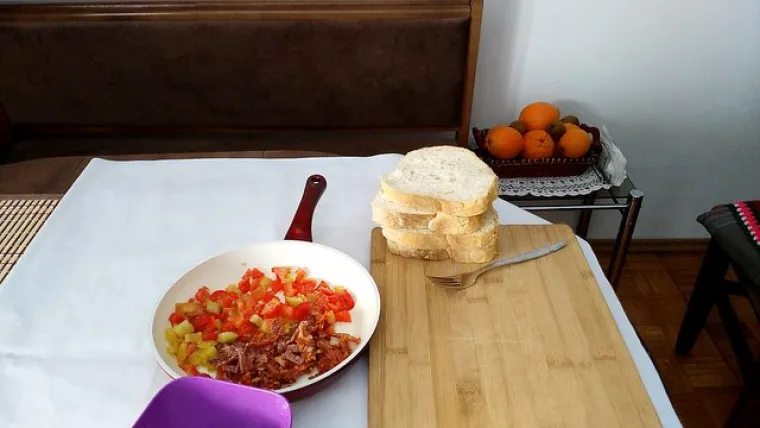 Instagram fotke hrane možda jesu savr&scaron;ene, ali stvarno nisu realne: Evo kako izgleda pravi balkanski #foodporn